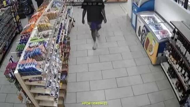 Houston store clerk repeatedly punched by the robber for phone accessories