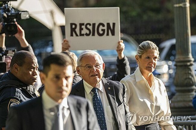 epaselect USA NEW YORK SENATOR MENENDEZ INDICTMENT