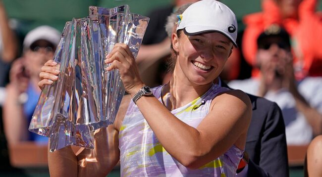 Swiatek beats Sakkari to win Indian Wells, No. 2 ranking