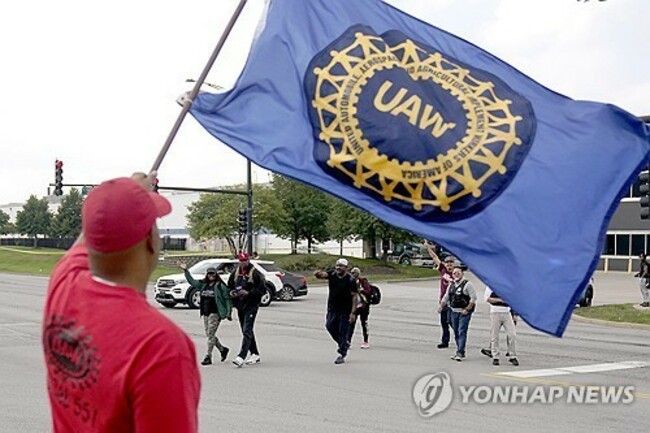 APTOPIX Auto Workers Strikes
