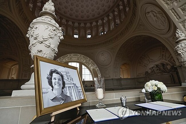 USA SENATOR FEINSTEIN