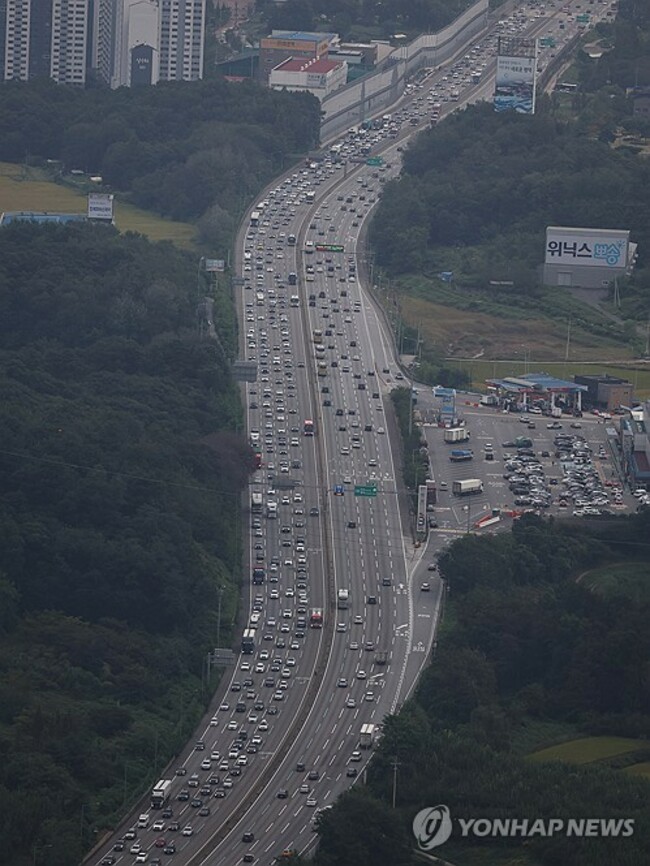 Heavy traffic on expressways expected on 4th day of holiday