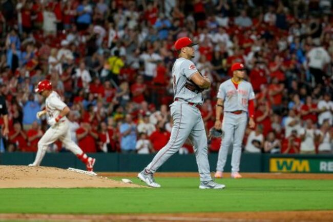 Reds eliminated in game 161 during 15-6 loss to Cardinals