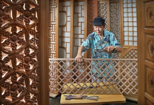 [ZOOM KOREA] Master craftsman preserves beauty of hanok windows and doors