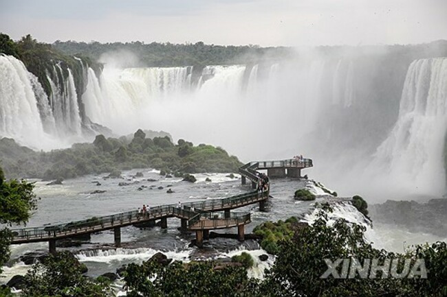 BRAZIL-PARANA-IGUAZU NATIONAL PARK-SCENERY