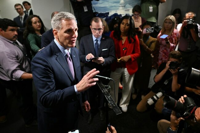 Top US Republican fights right-wing threat to his leadership