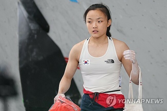 (Asiad) Sport climber Seo Chae-hyun wins silver in rain-interrupted women's combined event