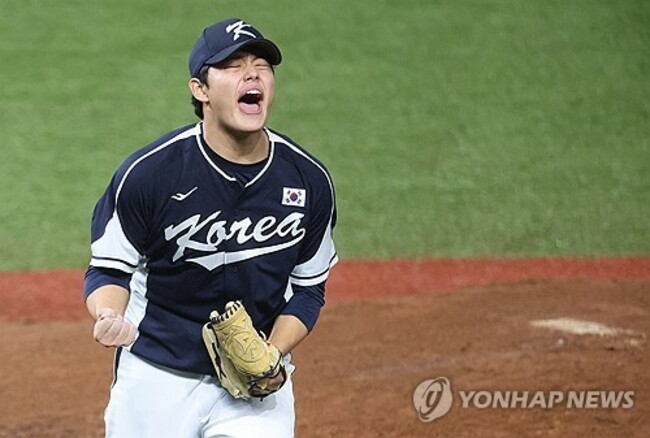 (LEAD) (Asiad) Teen starter pitches S. Korea to gold with dominant outing