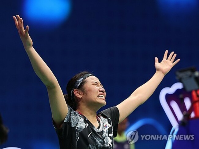 (LEAD) (Asiad) World badminton champ An Se-young claims Asian Games singles gold