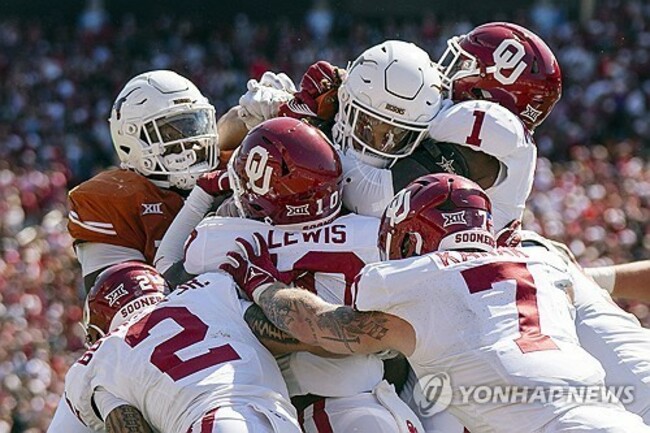 APTOPIX Oklahoma Texas Football