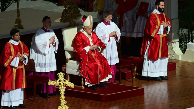 Pope Francis calls for Easter truce in Ukraine