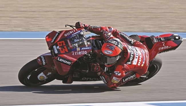 Bagnaia sizzles to Jerez MotoGP pole