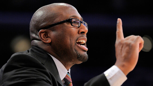Report: Kings choose Warriors assistant Mike Brown to be next head coach