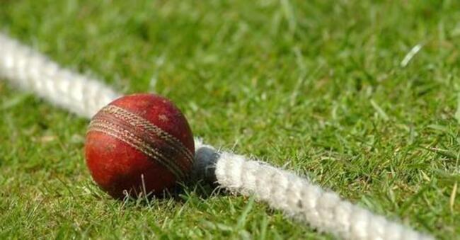 Berwick bowled over by Saxy deliveries