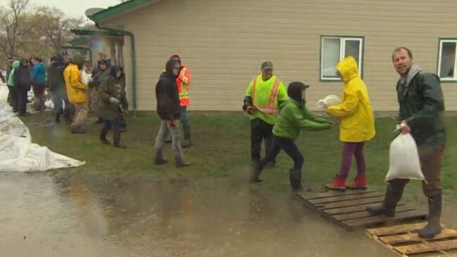 Flood fight ramps up in Minnedosa amid heavy rainfall