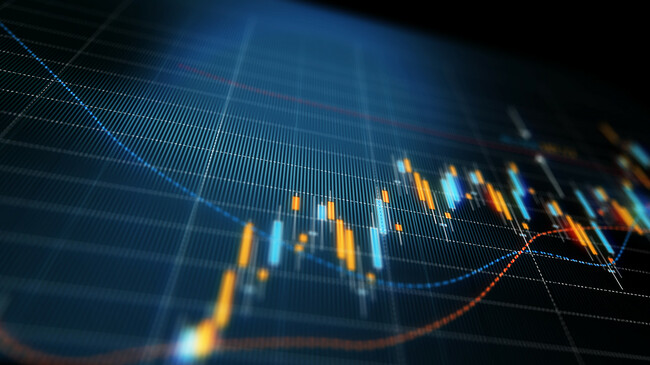 S&P 500 index closes lower Friday but notches 5% monthly gain