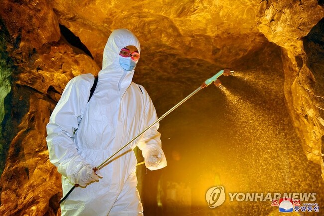 (LEAD) N. Korea reports no new deaths for 3rd day amid COVID-19 outbreak