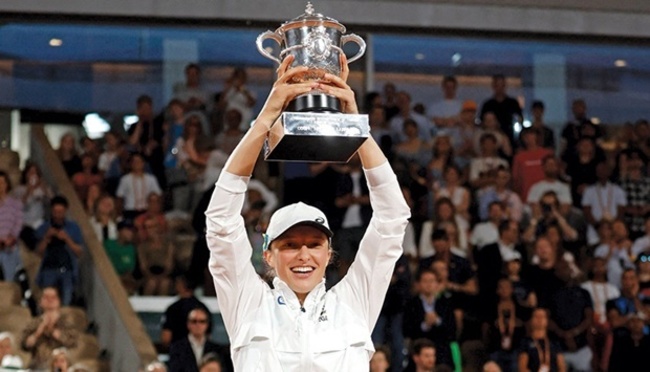 Swiatek brushes aside Gauff to win French Open title