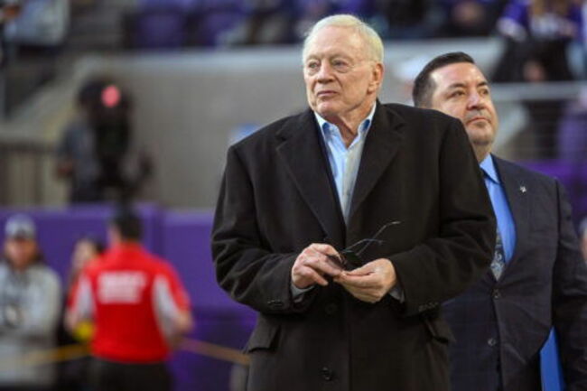 Jerry Jones Receives ‘Legal Tampering’ Update on 17 Key Stars as Micah Parsons Confirms Negotiation Plans With Cowboys