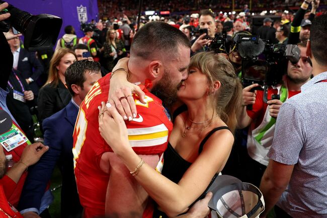"She went without practicing" - Travis Kelce reveals real backstory behind GF Taylor Swift's impromptu “Shake It Off” performance at TEU 2025