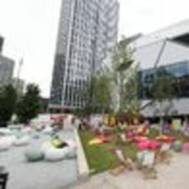 The free riverside festival square with live music and food in the heart of the city