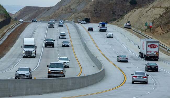 When will Mission Boulevard and Valley Way on the 60 Freeway get accurate signs?