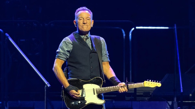Bruce Springsteen’s Massive New Album Opens At No. 1