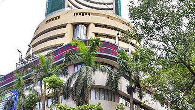 Stock markets close lower amid caution ahead of Q1 earnings; IT, oil shares drag