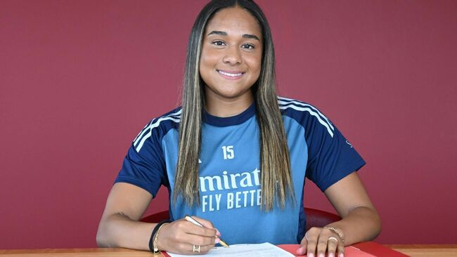 Arsenal sign Liverpool's Olivia Smith in world-record transfer