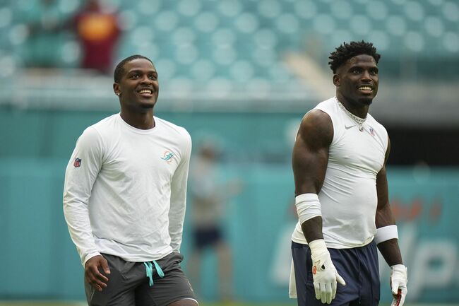 Dolphins RB De'Von Achane drops 4-word message on Tyreek Hill's blunt opinion on 3rd-down strategy 