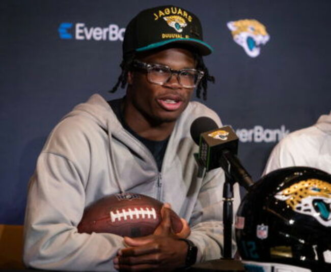 Jaguars’ Travis Hunter and Wife Leanna Lenee Share a Baby News Amidst Divorce Buzz