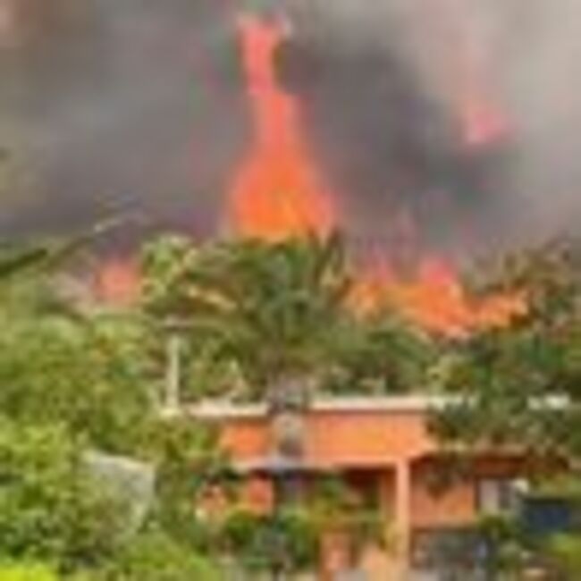 Spain wildfires LIVE: Tourists evacuated after blaze near beach resorts