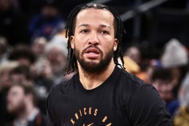 Jalen Brunson Sends 2-Word Message to Longtime Teammate Amid Key Starter’s Locker Room Demand