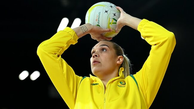 Diamonds shooter returns to Super Netball after signing with Lightning