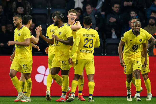 Sporting director breaks silence on transfer decision that could bank Leeds United millions of pounds