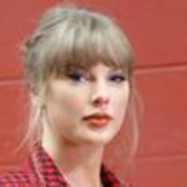 Taylor Swift shares emotional health update on dad Scott after major heart surgery