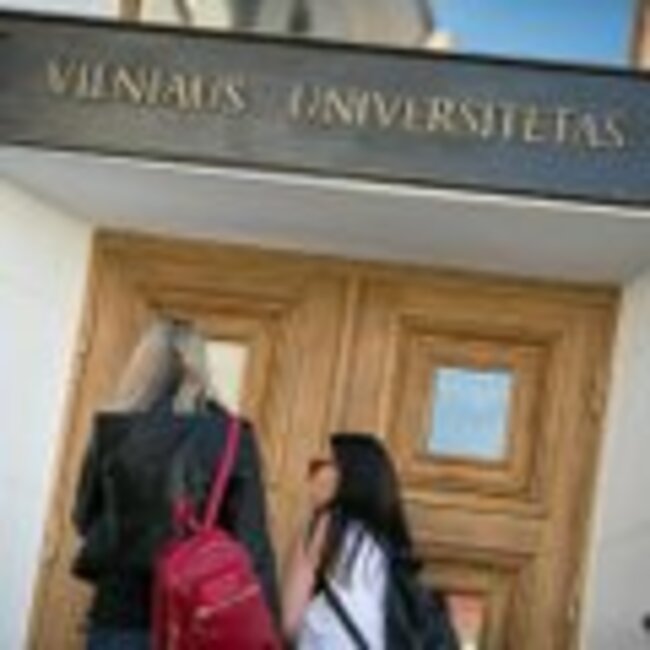 Kelia klausimą dėl beveik 9,5 milijonų vertės VU pirkimo: kodėl laimėjo dėstytojo vadovaujama įmonė?