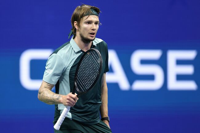 "A disgrace, should be getting close to a lack-of-effort penalty" - Fans slam Alexander Bublik for 'disrespectful' display vs Jannik Sinner at US Open