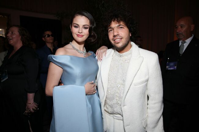 "Love seeing moments like this"- Fans react as Selena Gomez and fiancé Benny Blanco enjoy “lake life”