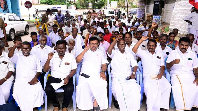 Farmers protest seeking better compensation