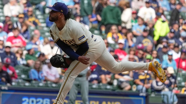 Peralta's scoreless streak reaches 29 innings in Brewers' loss to Phillies
