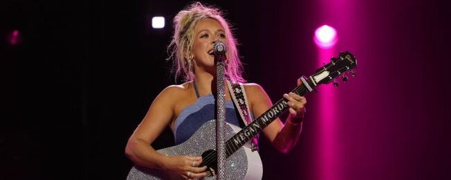 Megan Moroney Dazzles During Her MTV VMAs Debut With a Sparkling “6 Months Later” Performance