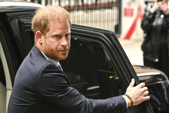 Prince Harry makes first return to the UK in five months amid family reunion rumours