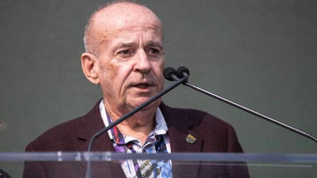 Edmonton Elks owner Larry Thompson passes away