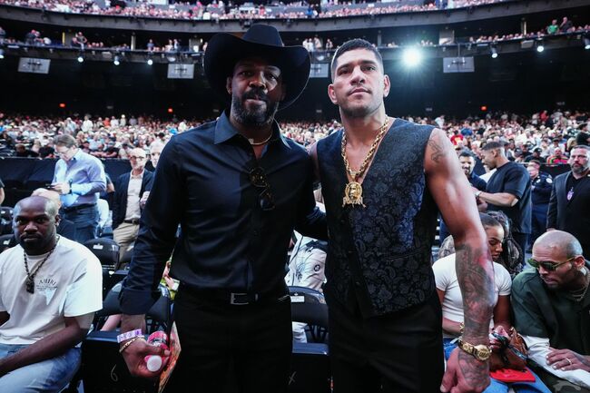 Jon Jones shares two-word reaction to Alex Pereira honoring his late brother Arthur at UFC 320