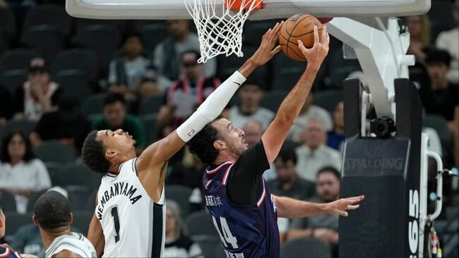 "This ain't natural" - NBA fans stunned by Victor Wembanyama almost dunking his block in unmissable display of freak physical attribute