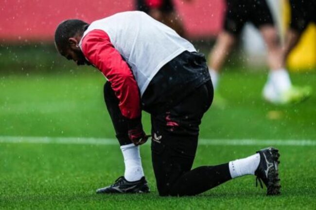 Teammates Join Soccer Star’s Emotional Tribute to Honor Wife’s Tough Cancer Fight