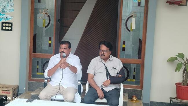 Opposition leader demands probe into dais collapse during Sirimanotsavam