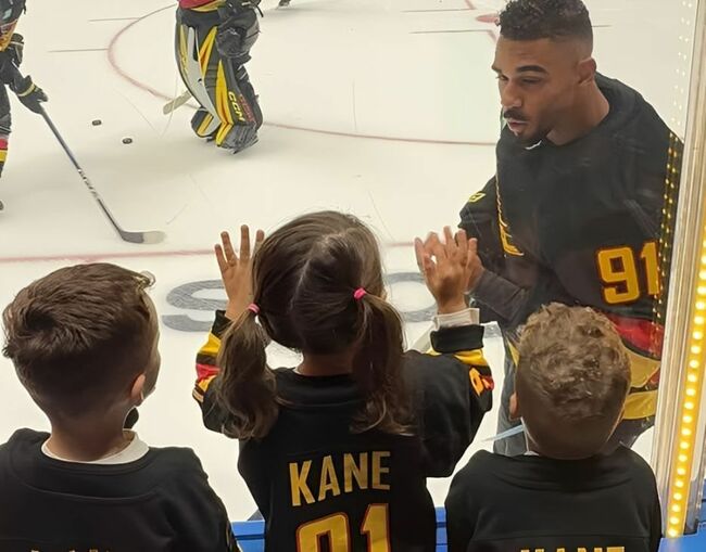 Evander Kane's fiancée Mara Teigen melts hearts with wholesome father-daughter moment at Canucks vs Flames game [MUST SEE]