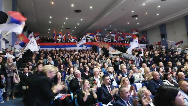 Zvečan u bojama trobojke: Završni miting Srpske liste okupio veliki broj građana